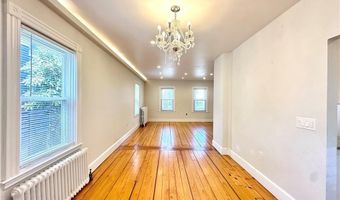 91 Van Zandt Ave, Newport, RI 02840