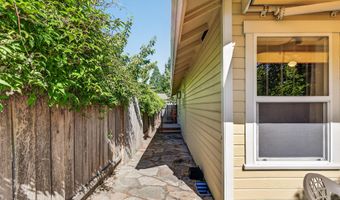 414 Parkside Dr, Ashland, OR 97520
