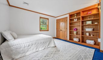 43 Darling Parke Dr, Bangor, ME 04401