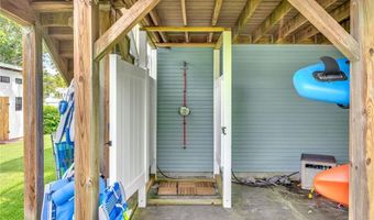8 Green Acres Dr, Narragansett, RI 02882