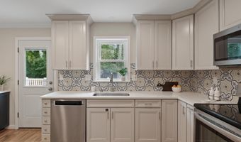 4417 LAUREL Rd, Alexandria, VA 22309