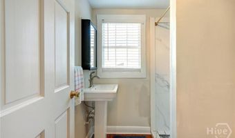 534 E Gordon Ln, Savannah, GA 31401
