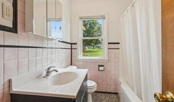 717 3rd Ave SE, Dyersville, IA 52040