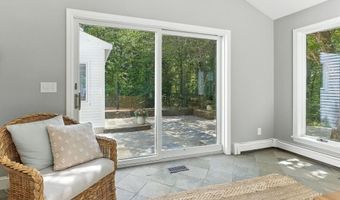 68 Perry Rd, Bedford, NH 03110