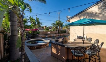 949 S Peregrine Pl, Anaheim, CA 92806