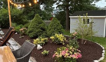 17 Rosedale Ct, Middletown, RI 02842