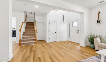 1 Melinda Ct, Bayville, NJ 08721
