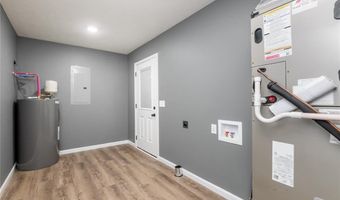 521 W Maple St, Austin, IN 47102