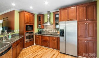 142 Pinners Cove Rd, Asheville, NC 28803