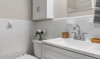 3330 S 28TH St 401, Alexandria, VA 22302