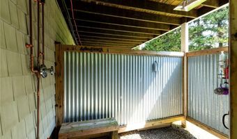 25 Spanker St, Jamestown, RI 02835