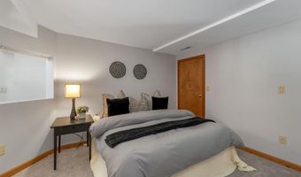 82 Pilgrim Dr, Bedford, NH 03110