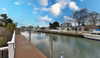 17 Central Ave, Amityville, NY 11701