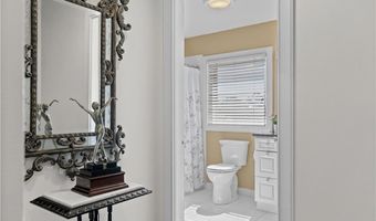 15 Hammersmith Rd #14, Newport, RI 02840