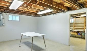 10 Roosevelt Ave, Lincoln, RI 02865