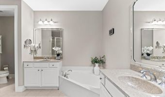 324 Meadowbrook Country Club Est, Ballwin, MO 63011
