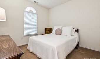 5607 Oak Dr, Charlotte, NC 28216