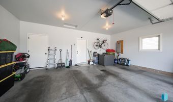 105 E Birchwood Dr, Brandon, SD 57005