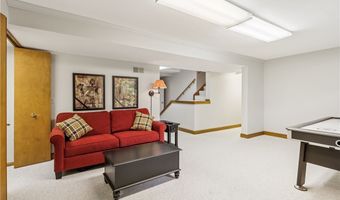 643 Isle View Dr, Akron, OH 44319