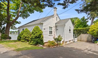 15 River Rd, Branford, CT 06405
