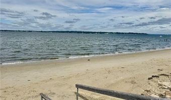 20 Robert Ave, Warwick, RI 02818