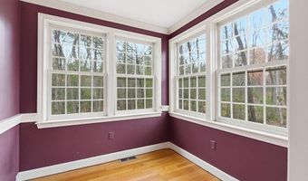 95 Hitching Post Ln, Bedford, NH 03110