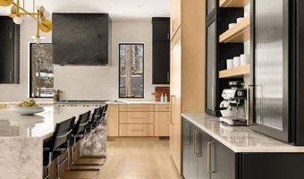 6916 CARMICHAEL Ave, Bethesda, MD 20817