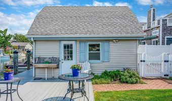 33 S Bay Ave, Amityville, NY 11701