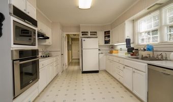 10 Corbin Cir, Branford, CT 06405