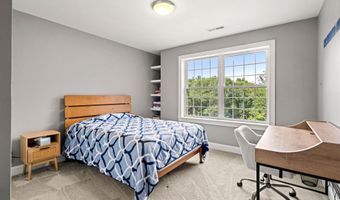 60 Camelot Dr, Bedford, NH 03110