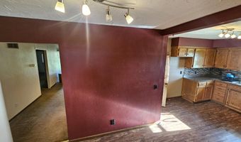 15 W Prospect St, Aurora, MO 65605