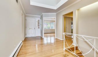 5813 MIDHILL St, Bethesda, MD 20817