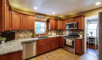 581 Palisades Dr, Akron, OH 44303