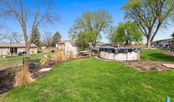 113 S 5th Ave, Brandon, SD 57005