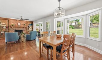 180 Spring Oaks Dr, Ballwin, MO 63011