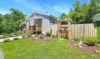 38 Oak Ridge Ln, Bennington, VT 05201