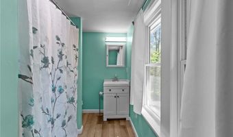 31 Brookside Dr, North Smithfield, RI 02896
