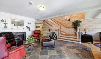 24 Greenleaves Dr 413, Amherst, MA 01002