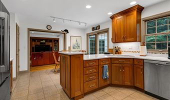 44 Tall Tree Rd, Middletown, NJ 07748