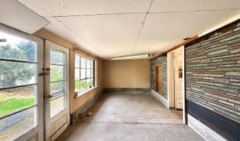 5 Knauf Ln, Albany, NY 12211
