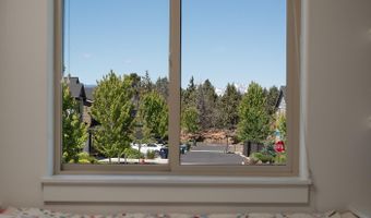3711 NE Purcell Blvd, Bend, OR 97701
