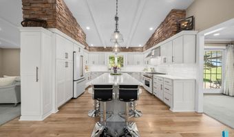 48156 268th St, Brandon, SD 57005