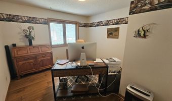 512 W Melgaard Rd, Aberdeen, SD 57401