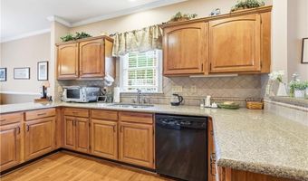 135 Suntree Dr, Advance, NC 27006