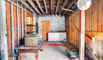 33 W Olive St, Aurora, MO 65605