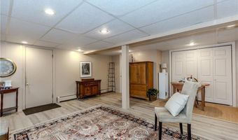 17 Woodview Dr, Cranston, RI 02920