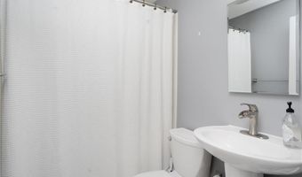 4 Halsey Ave, Middletown, RI 02842