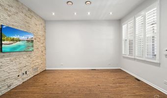 642 W Moreland Ave, Addison, IL 60101