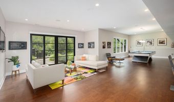 307 Windy Crest Dr, Ann Arbor, MI 48105