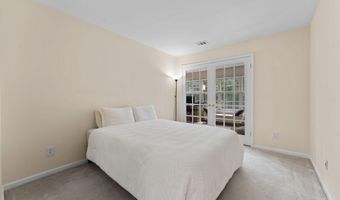 7501 ASHBY Ln J, Alexandria, VA 22315